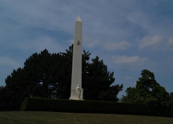 Acacia Park Cemetery and Mausoleum:West Obelisk