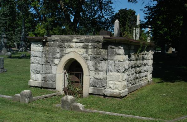 Half Mausoleum: Forest Home Cemetery