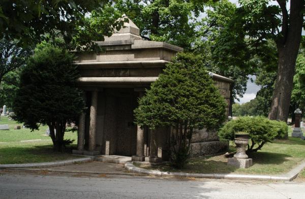 Merz mausoleum : Forest Home Cemetery