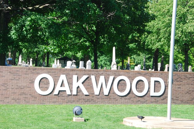 Oakwood Cemetery: entrance