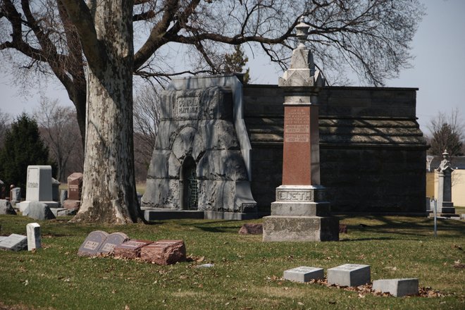 Mound Grove Cemetery: Conrad Platt Milk mausoleum