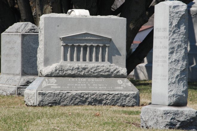 Mound Grove Cemetery: Lillian Dwight