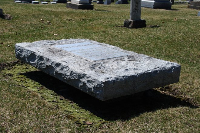 Mound Grove Cemetery: floating ledger
