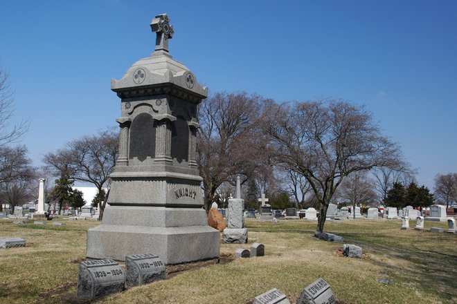 Mound Grove Cemetery: Knight