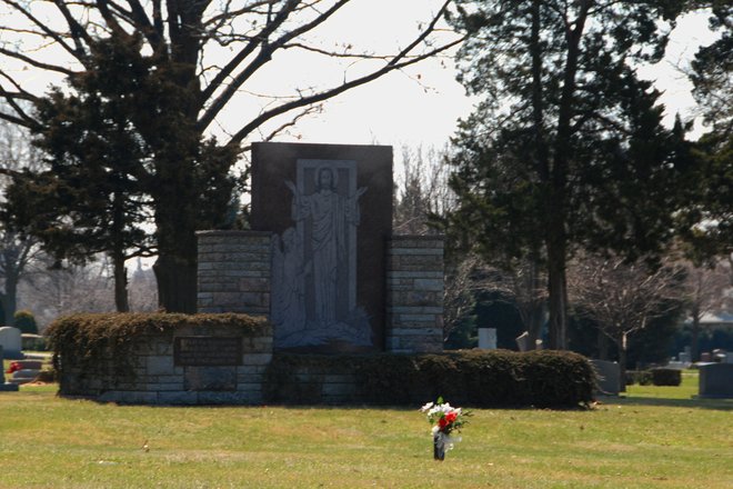 Mound Grove Cemetery: Resurrection