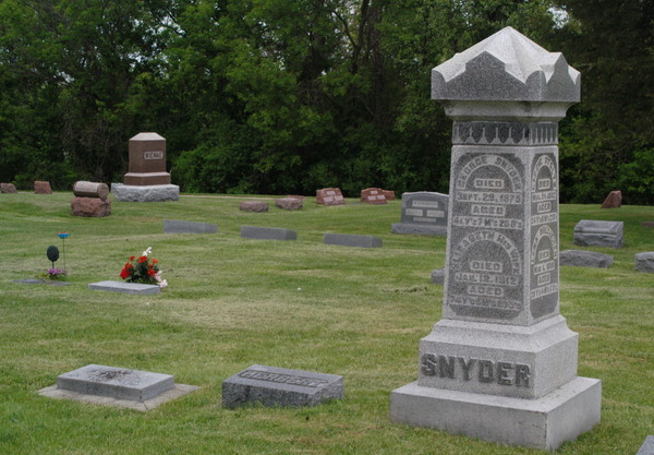 Oakland Cemetery, Woodstock:Snyder