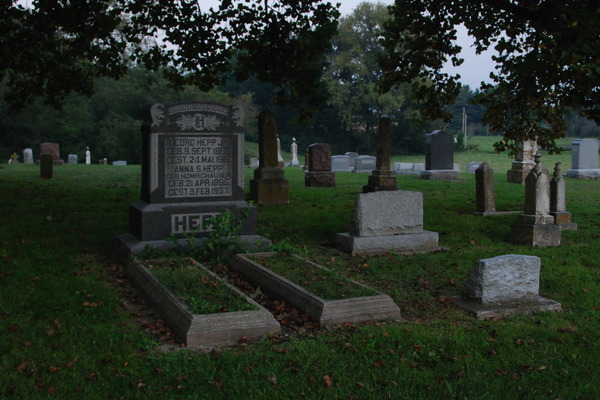 Evangelical St. Marcus Cemetery: Georg and Anna Hepp
