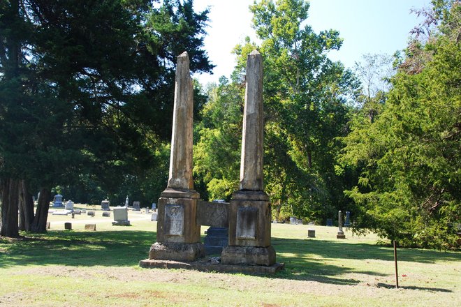 Cairo City Cemetery: Arter obelisks