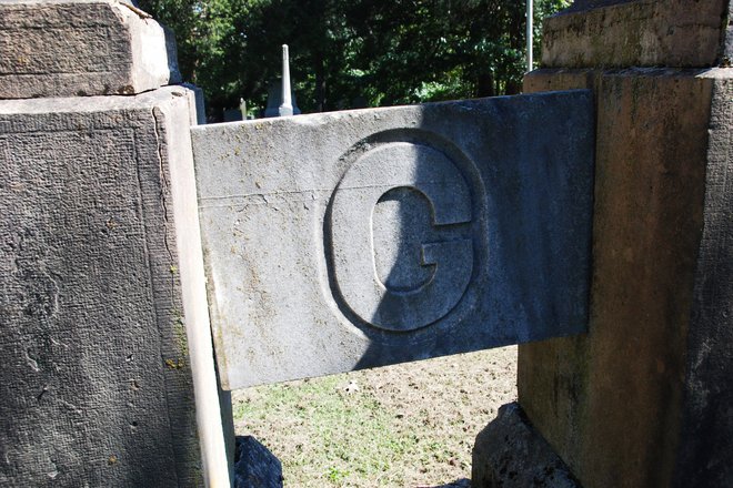 Cairo City Cemetery: Arter obelisks