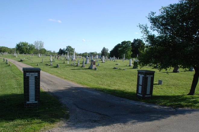 Rushville City Cemetery: north gateposts