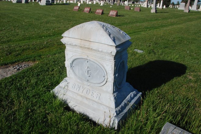 Rushville City Cemetery: Snyder, Zinc monument