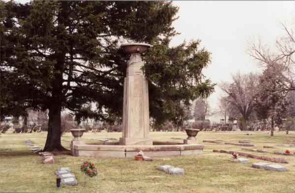 Acacia Park Cemetery and Mausoleum:Fountain 