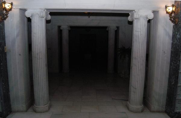 Acacia Park Cemetery and Mausoleum:Columns