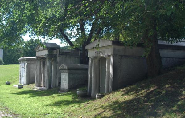Mausoleum Ridge: Forest Home Cemetery