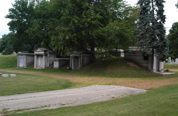Mausoleum Ridge: Forest Home Cemetery