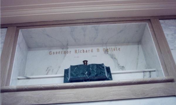 Rosehill Cemetery and Mausoleum: Governor Richard Ogilvie