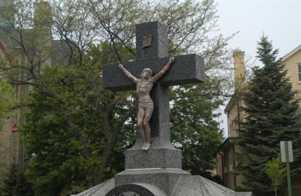 Saint Peter Catholic Cemetery:Dark Crucifix