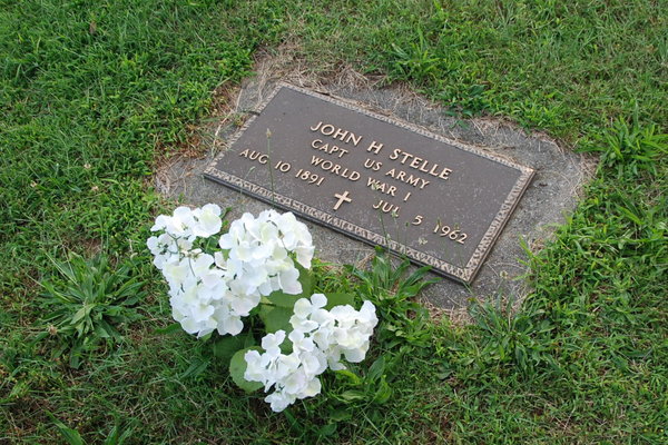 Independent Order of Oddfellows Cemetery: Governor John H. Stelle