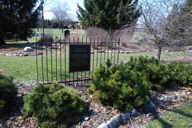 Mound Grove Cemetery: Garden of Remembrance