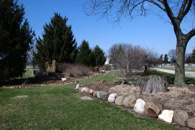 Mound Grove Cemetery: Garden of Remembrance