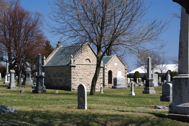 Mound Grove Cemetery: two mausolea
