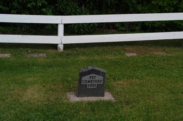 Oakland Cemetery, Woodstock:Pet Cemetery