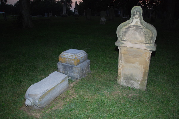 Evangelical St. Marcus Cemetery: toppled monument