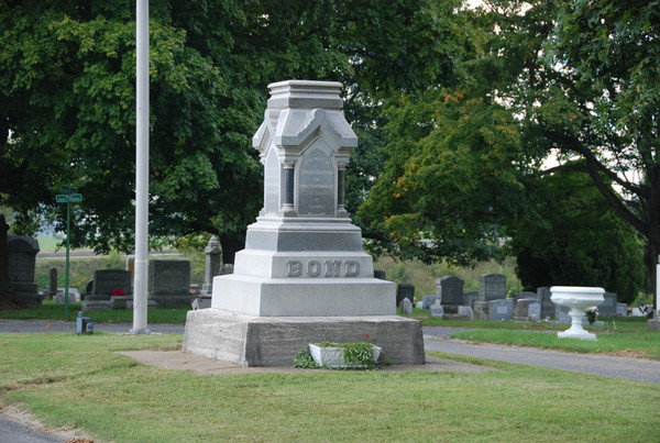 Evergreen Cemetery, Chester: Governor Shadrach Bond