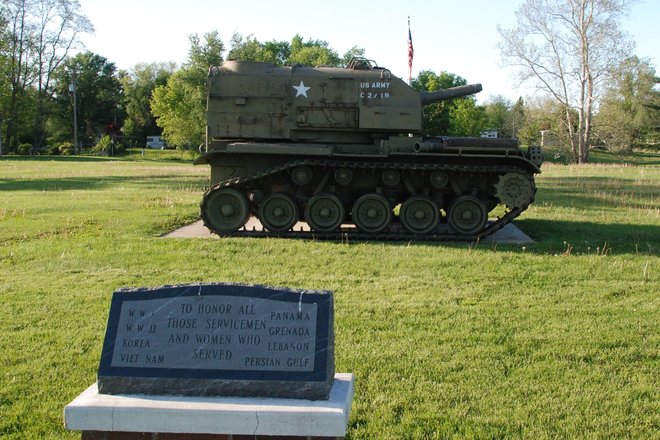 Rushville City Cemetery: US Army tank