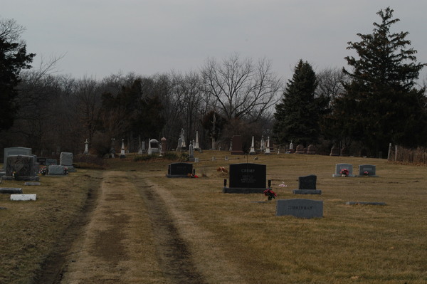 Democratic and Republican Cemeteries of Carlock: Driveway